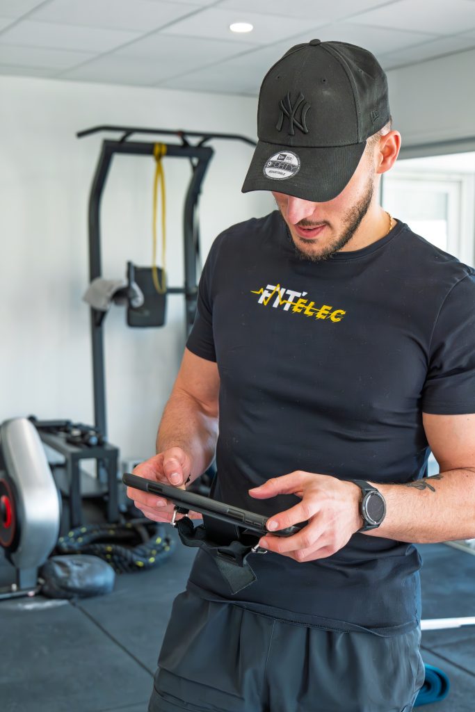 Réglage des programmes d'électrostimulation par le coach