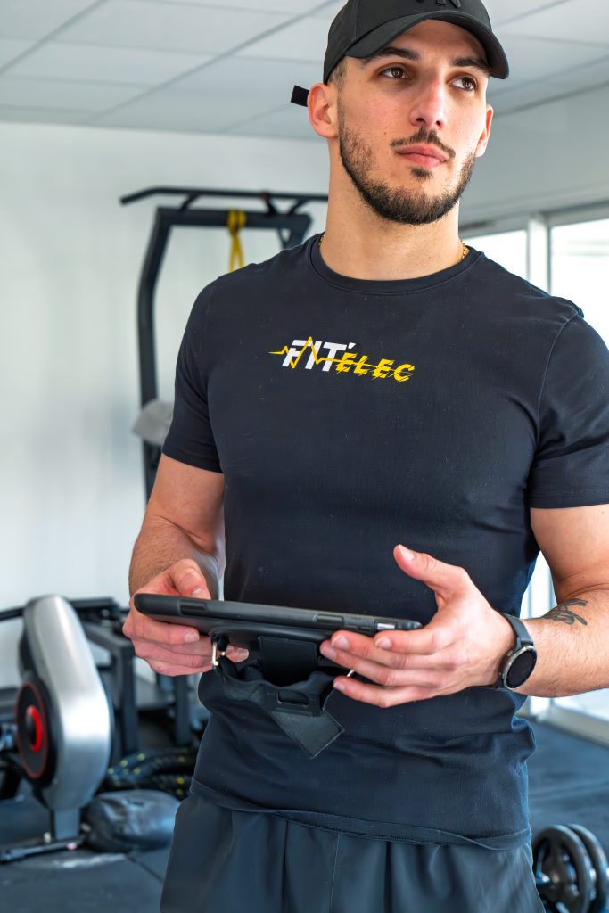 Coach Fit'Elec avec la tablette de pilotage EMS